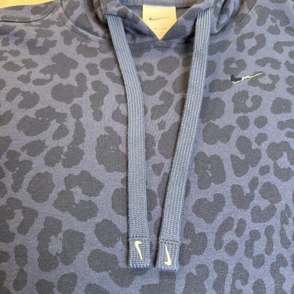 Nike DriFit Get Fit Hoodie Animal Print Pullover Cropped Women’s Sz XS Navy - Picture 9 of 11